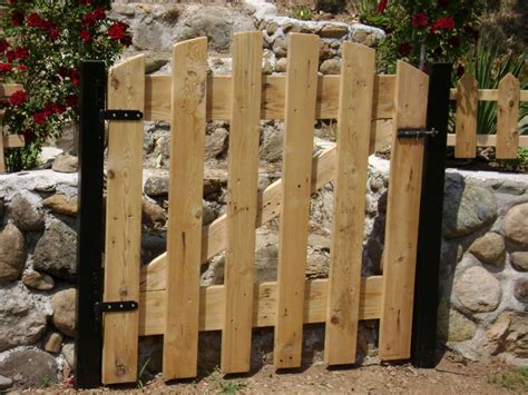 Come costruire un cancello da giardino fai da te? Costruire cancello in legno fai da te | Radiobabilonia