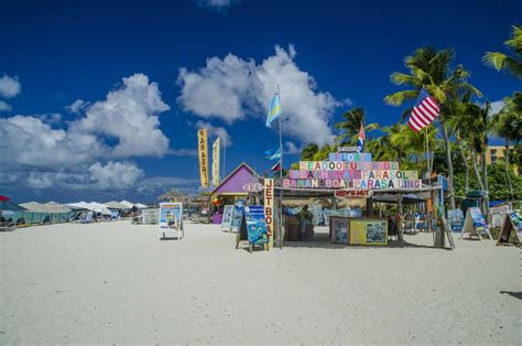 Explore the undersea world along the coral reefs. Oranjestad, Aruba, Holandsko, Karibské more, Destinácie ...