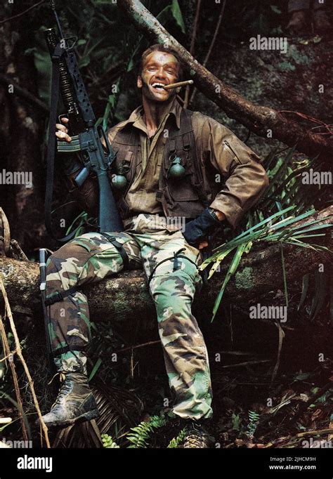 Arnold Schwarzenegger Predator 1987 Stock Photo Alamy
