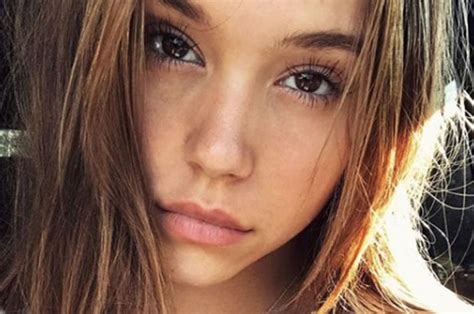 Alexis Ren Instagram Model Flashes Boobs In Sexy Topless Snap Daily Star