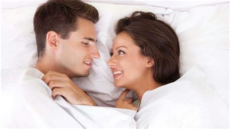 أوضاع للنوم تفضح علاقة الزوجين العاطفية