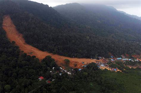 Indonesia Landslide Death Toll Climbs To 30 Dozens Still Missing The Independent