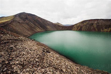 Blahylur Crater Lake In Landmannalaugar Iceland Del Colaborador De