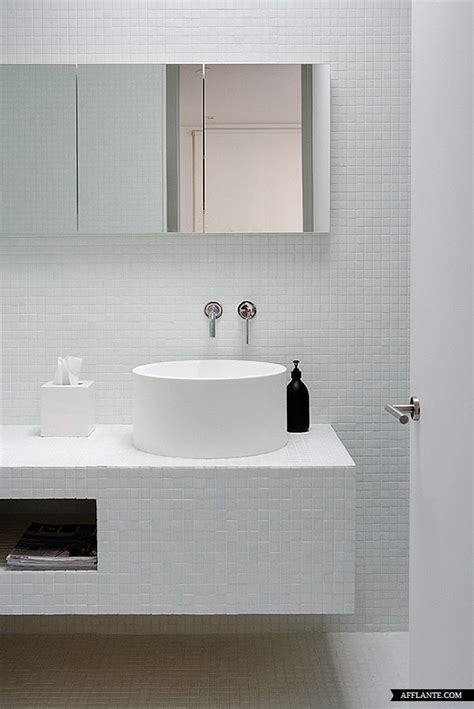 Small bathrooms have the potential to pack in plenty of style within a limited footprint. 35 small white bathroom tiles ideas and pictures