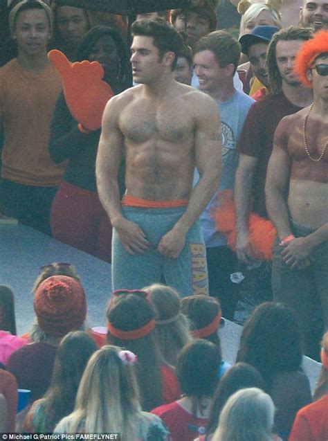 Zac Efron Strips Down Neighbors 2 While Seth Rogen Tries To Keep Up With Him Daily Mail Online