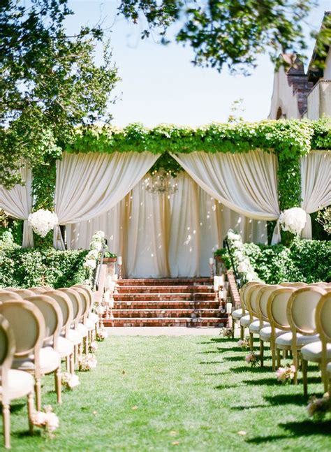 We love the idea of a charming garden wedding! Green Flash Wedding Theme { Pantone Spring 2016 }