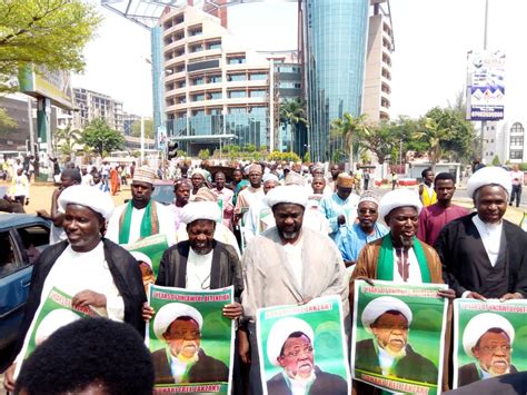 Zakzaky's supporters hold protest rally in nigeria. Free Zakzaky Hausa - Shafin Farko Alwilayah Tv Hausa / The hospital officials received us well ...