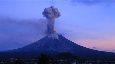 Spectacular Time Lapse Of Mayon Volcano Eruptions Youtube