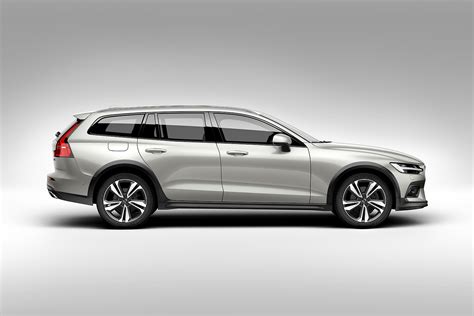 Our mild hybrids save fuel and reduce tailpipe emissions by recovering energy from the brakes and storing it in a 48v battery. Volvo dévoile la nouvelle V60 Cross Country 2019 - Luxury ...