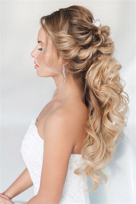 This type of hairstyle gives the half up half down style a completely different look. 40 Stunning Half Up Half Down Wedding Hairstyles with ...