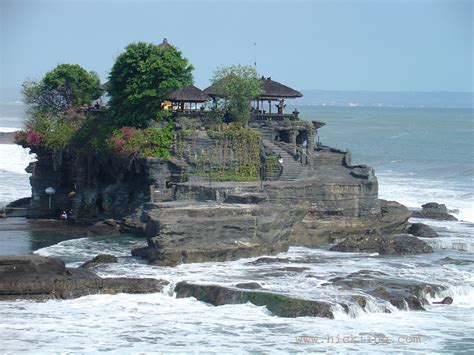 Tanah lot temple is one of seven sea temples around the balinese coast. Tanah Lot Bali Tanah Lot Bali - Tempat Wisata | Foto ...