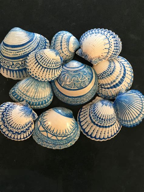 Sea Shells Using Sharpies Or Paint More Seashell Painting Seashell Art