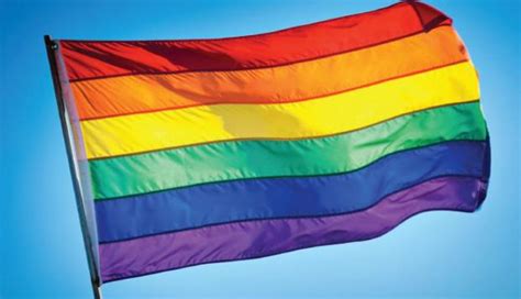 Muere Gilbert Baker creador de la bandera del arco iris símbolo gay