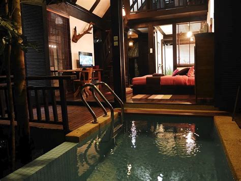 In addition to having a private dip pool, each villa also comes with its own steam room and glass panel on the floor (for villas that sit on water) to view marine life! 8 Super Lepak Holiday Lodges In Malaysia With Private ...