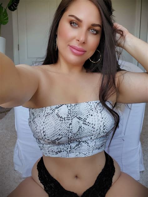 Tw Pornstars Carly Crew🍒 Twitter Hey Guys Ill Be Live Extra Late For You All Til 830 12