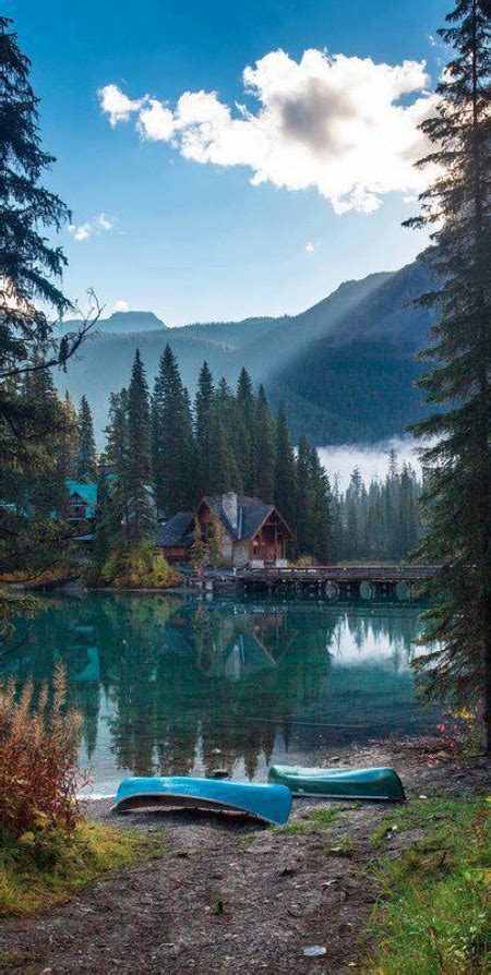 Emerald Lake And Lodge In Yoho National Park British Columbia Canada