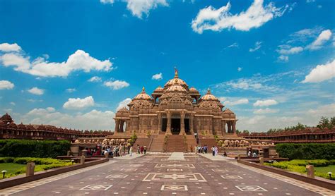 10 Most Highly Rated Tourist Attractions In Delhi That You CANNOT Miss