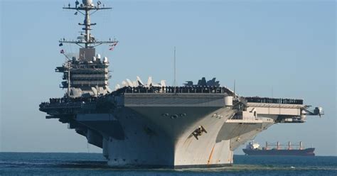 Photos Us Super Aircraft Carrier Uss George Washington Docked In