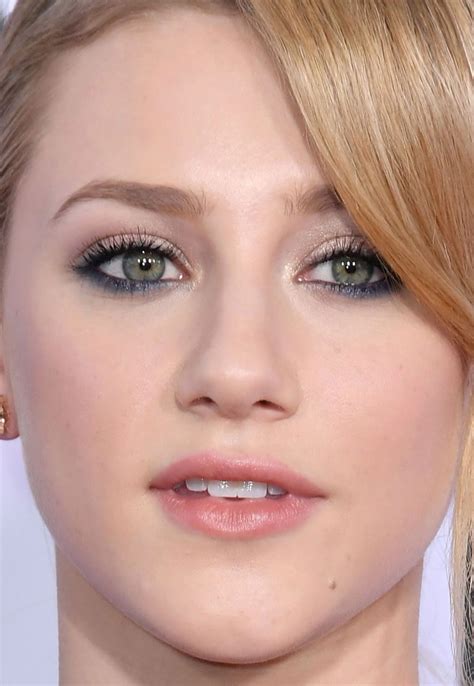 16 of the best beauty looks at the amas beautyeditor celebrity skin care celebrity beauty