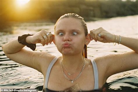 Alli Simpson Shows Off Her Pert Derrière In A Snap Taken By New