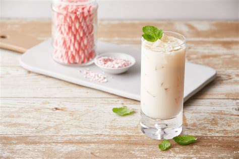 peppermint white russian cocktail recipe midnight moon moonshine and moonshake cream liqueurs