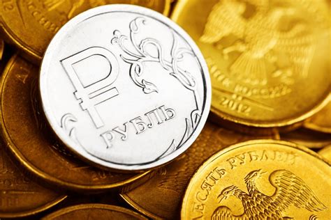 Российский рубль начал новый год с укрепления к доллару и евро ...