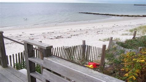 Cruise east along highway 28, and just before you hit the bend in cape cod in the town of chatham, you'll find yourself in the town of harwich. Vacation Rentals Harwich Port Harwich Port Nantucket Sound