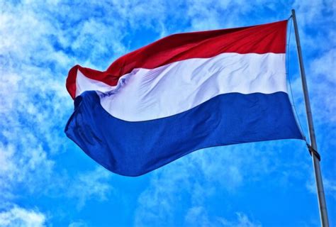 ˈneːdərˌlɑnt ( odsłuchaj)), oficjalnie królestwo niderlandów (niderl. Holandia - Flaga Holandii - 3xMama.pl