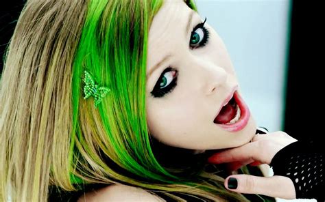 Avril Lavigne Avril Lavigne Photos Avril Lavingne Peach Punk Rocker Fair Skin Green Hair
