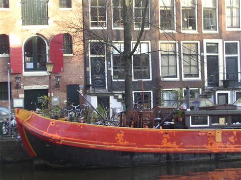 ¿buscas apartamentos en amsterdam ? Casa flotante | Casa flotante, Viaje a amsterdam, Flotante