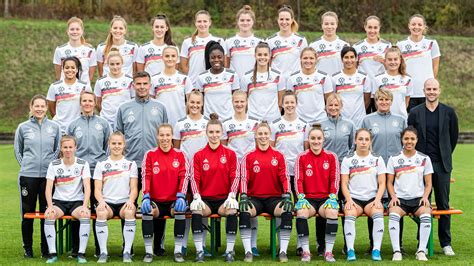 Team Und Trainerin U 20 Frauen Frauen Nationalmannschaften