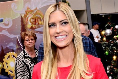 Flip Or Flop Star Christina El Moussa Splits With Contractor Gary