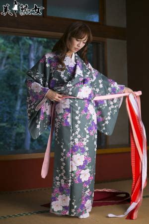 Erotic Gorgeous Japanese Milf Ryo Hitomi Strips Off Her Kimono XXX Album