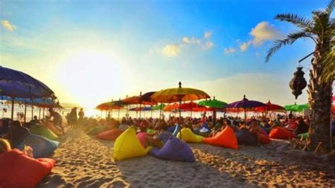 Foto Destinasi Wisata Di Seminyak Pantai Tempat Ibadah Dan Diskotik