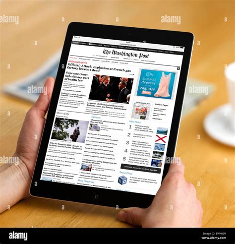 Reading The Internet Edition Of The Washington Post Online Newspaper On An Apple Ipad Air Stock