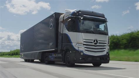 Daimler Trucks Begins Rigorous Testing Of Its Fuel Cell Truck Video