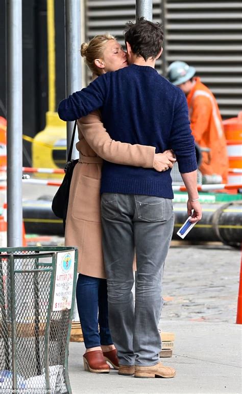 Claire Danes Shares A Kiss With Husband Hugh Dancy In Ny Daily Mail