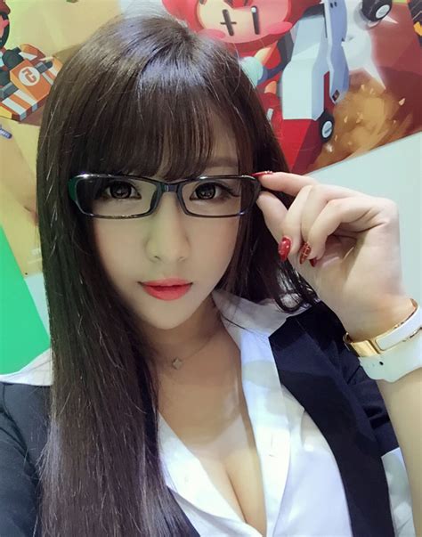 Thiệu Tiểu Miêu Showgirl 9x Nóng Bỏng Bậc Nhất Tại Trung Quốc