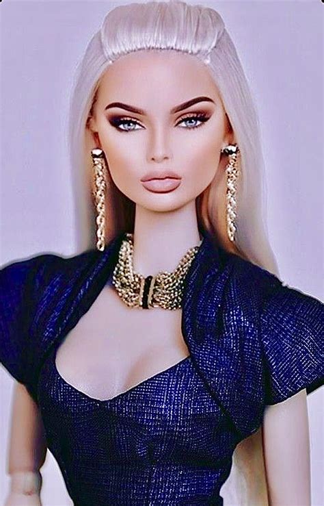 Pin By Monika On Galerie Puppen Barbie Gowns Barbie Collector Dolls Beautiful Barbie Dolls