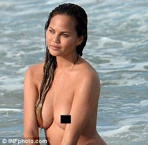 Chrissy Teigen Topless And Husband John Legend Seems Very Impressed Daily Mail Online