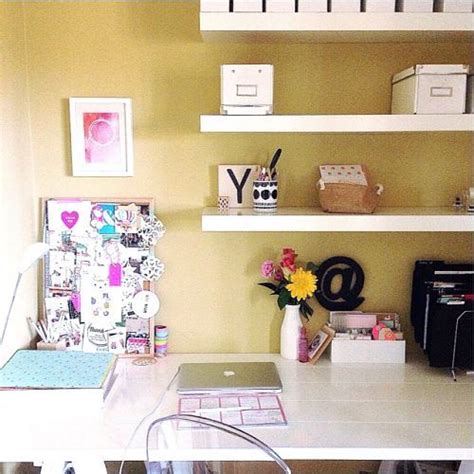 5 Tips For A Tidy Office Space The Stylist Splash Chic Office Space