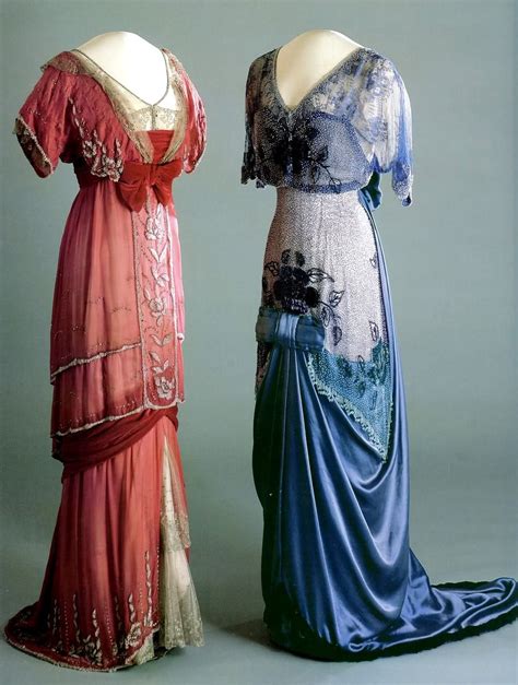 Two Gowns Moda De Los A Os Vestidos De Poca Moda
