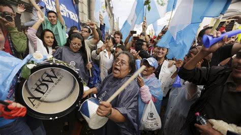 Anti Corruption Mood Sweeps Guatemalas Political Class Al Jazeera