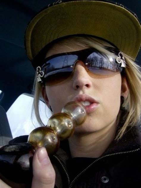 Girls With Weed 82 Pics