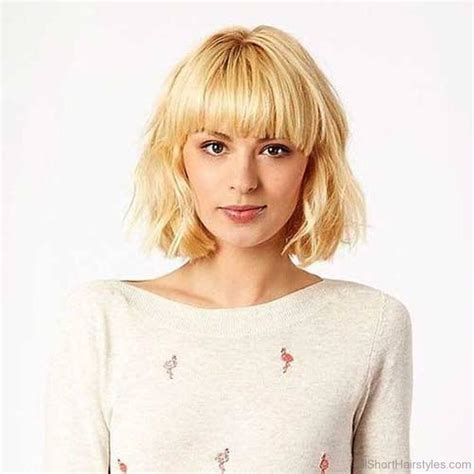 After the summer season, to. 57 Cool Short Bob Hairstyle With Side Swept Bands