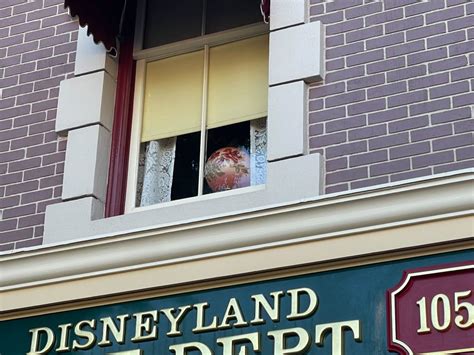 Photos Disneyland Replaces Iconic Perpetually Illuminated Lamp In Walt
