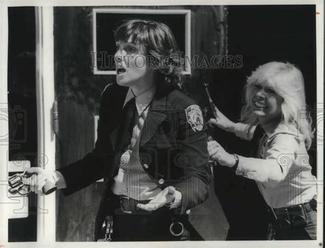 1985 Press Photo Loretta Swit And Tyne Daly In Cagney And Lacey Cvp09397 Historic Images