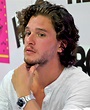 File:Kit Harington 2011 cropped.jpg - Wikipedia