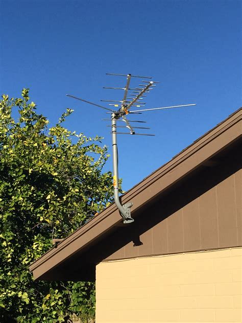 For Ease Of Installation Affix The Hdtv Antenna Mount To The Eve Of Roof On The Side Where The D