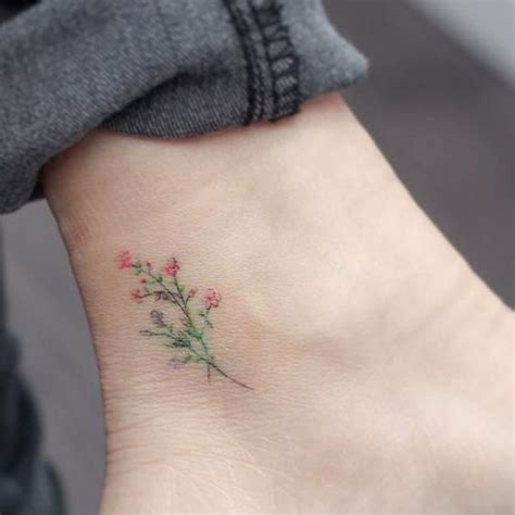 20 Tiny Tattoos Florales Que Te Encantarán Kena